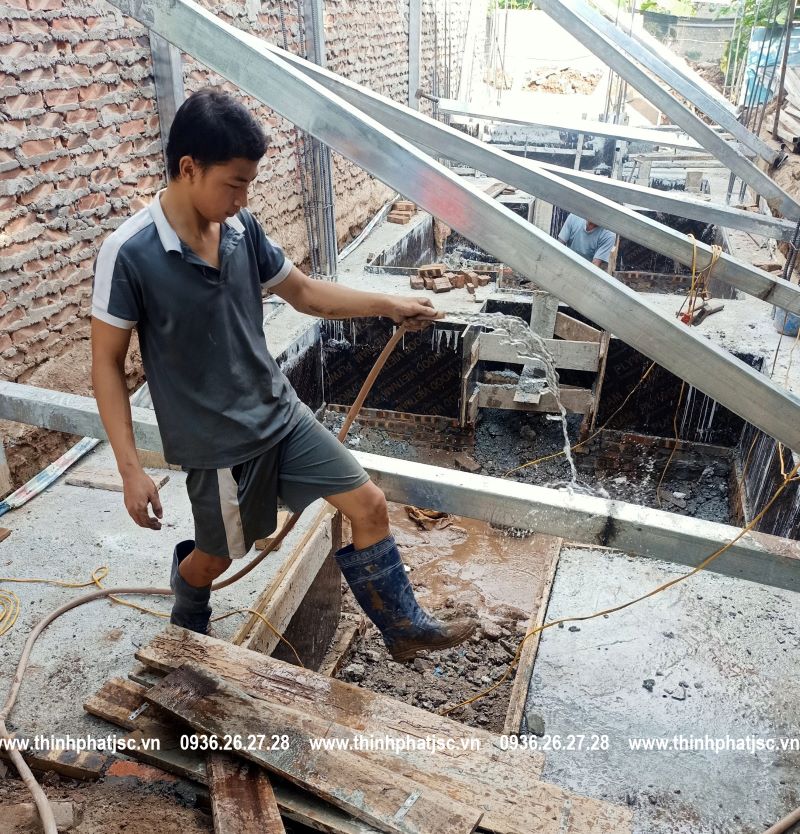 xây nhà trọn gói quận Long Biên anh Quân giang biên móng 11