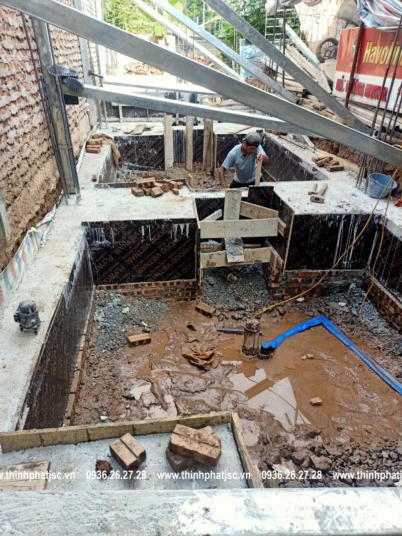 xây nhà trọn gói quận Long Biên anh Quân giang biên móng 12