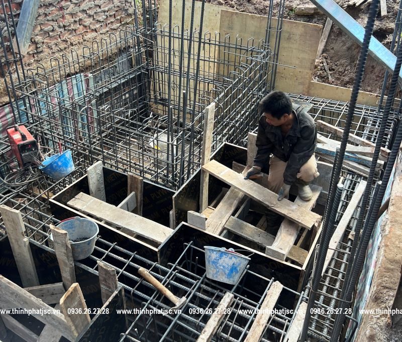 xây nhà trọn gói quận Long Biên anh Quân giang biên móng 2