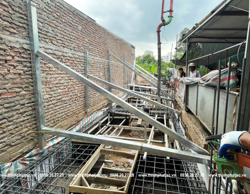 xây nhà trọn gói quận Long Biên anh Quân giang biên móng 7